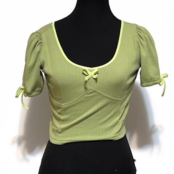 Green coloured top - Picture 1 of 1